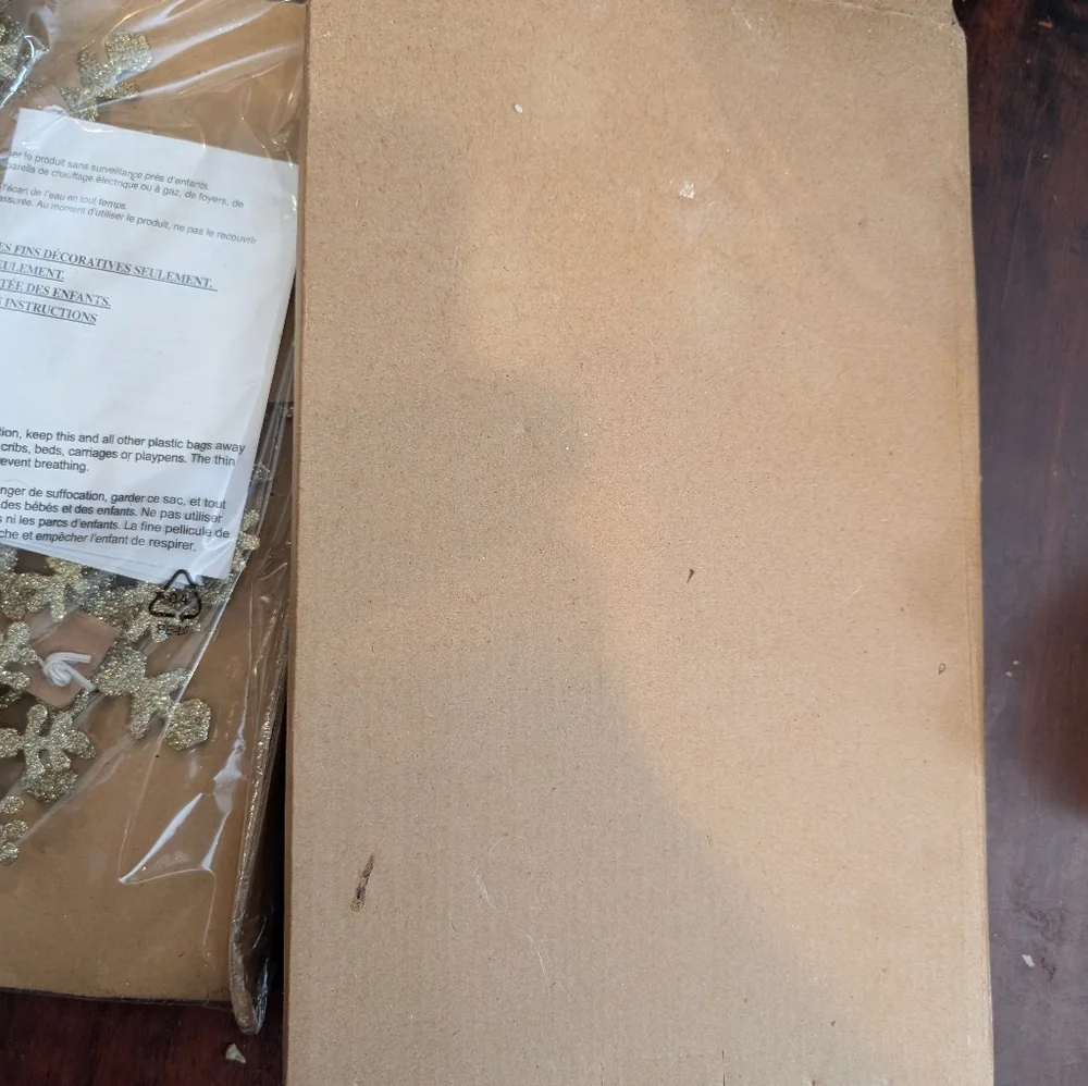 Avon Glitter And Good Holiday Wreath 14”
